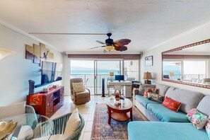 TV, offices, printers - Penthouse Condo with breathtaking views and conveniently located (Lahaina)