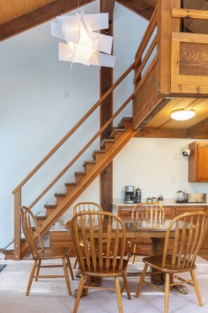 Dining - Lofty Retreat, 3 Bedroom Condo in Northstar, free shuttle to ski gondola (Truckee)
