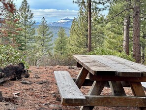 Outdoor dining - Lofty Retreat, 3 Bedroom Condo in Northstar, free shuttle to ski gondola (Truckee)