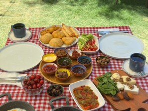 Daily full breakfast for a fee - Bademlique (Kas)