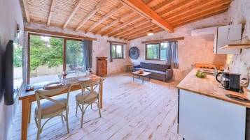 Exclusive House | 1 bedroom, hypo-allergenic bedding, individually decorated, desk