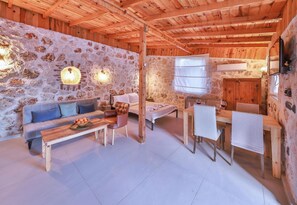 Comfort House | Hypo-allergenic bedding, individually decorated, desk, laptop workspace - Bademlique (Kas)