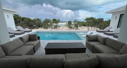 BEACHFRONT New Luxury Beach Home, Always Calm Beach on Lazy River Sand Bar.