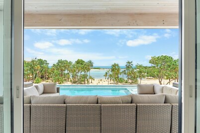 BEACHFRONT New Luxury Beach Home, Always Calm Beach on Lazy River Sand Bar.