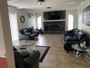 TV connectée, chaîne hi-fi, écrans d'ordinateur