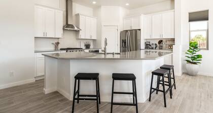 Centrally located, A/C, pet friendly, large yard, mountain views