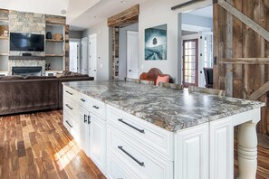Interior - Peaceful Mountainbrook SouthPark Haven | Creekside (Charlotte)