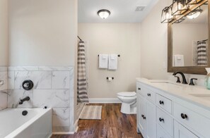 Serviettes fournies, savon, papier toilette