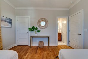 3 soveværelser, skrivebord, strygejern/strygebræt, weekendseng