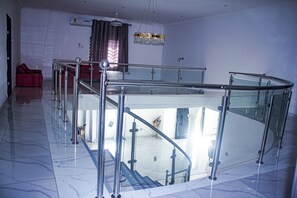 Living room - Exclusive Villa in 5 Hideout East Legon (Accra)