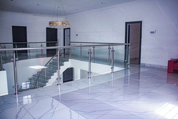 Living room - Exclusive Villa in 5 Hideout East Legon (Accra)