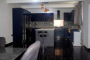 Oven - Exclusive Villa in 5 Hideout East Legon (Accra)