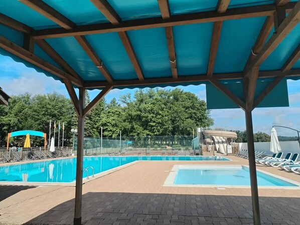 حمّام سباحة مُدفَّأ