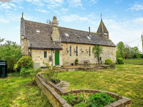 4 bedroom accommodation in Hilmarton, near Calne