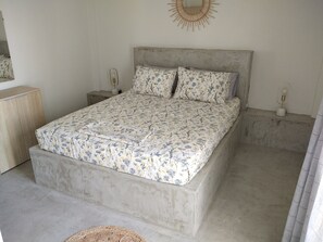 2 habitaciones, tabla de planchar con plancha, wifi y ropa de cama 