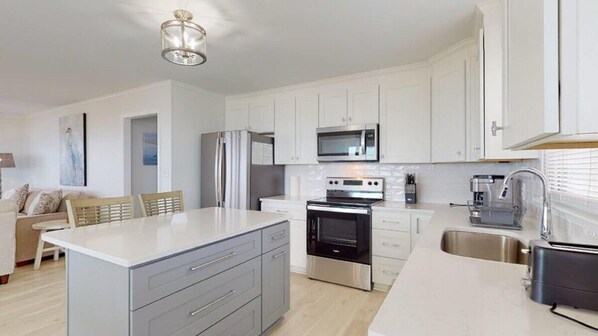 Refrigerador, microondas, horno y parrilla de estufa 