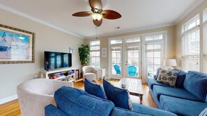 Smart TV, DVD player, ping pong - Shell N Shine Pet friendly Rental with great views! (Carolina Beach)