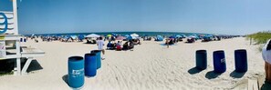 Beach nearby - Salty Shamrock, modern and spacious 2 bedroom, 2 bathroom condo, with ocean views (Carolina Beach)