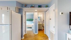 2 bedrooms, free WiFi, bed sheets - Salty Hammock B3- Oceanview, 2 bedroom 2 bathroom condo located in an oceanfront complex with a community pool. (Carolina Beach)