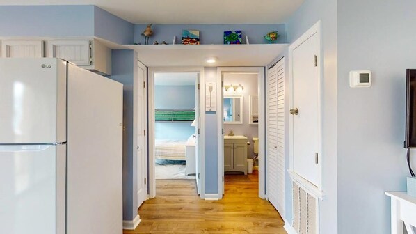 2 bedrooms, free WiFi, bed sheets - Salty Hammock B3- Oceanview, 2 bedroom 2 bathroom condo located in an oceanfront complex with a community pool. (Carolina Beach)