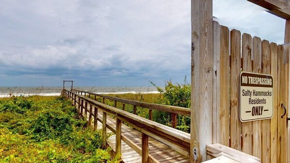 Miscellaneous - Salty Hammock B3- Oceanview, 2 bedroom 2 bathroom condo located in an oceanfront complex with a community pool. (Carolina Beach)