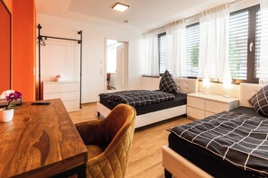 4 bedrooms, in-room safe, desk, iron/ironing board - 4 Bedroom Apartment in Neckarwestheim (Neckarwestheim)