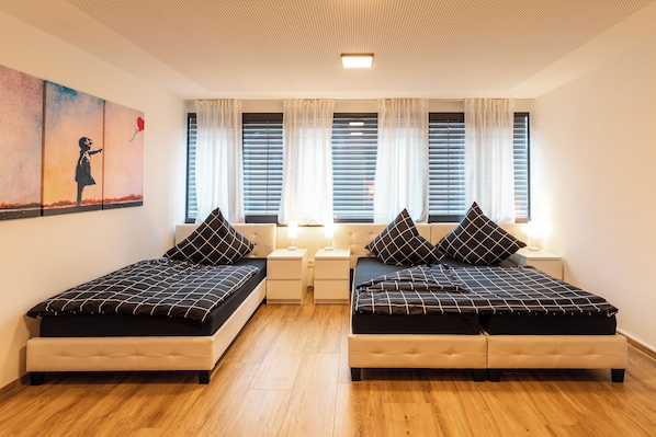4 bedrooms, in-room safe, desk, iron/ironing board