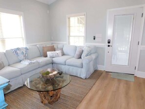 TV - Golf Cart | 3BR + Porch + Swing | Site T21 (Myrtle Beach)