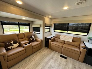 TV - Avenger at Lake Buchanan | Close to Spider Mtn (Burnet)