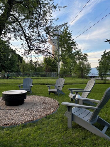 Captains Cove Lakeside Retreat