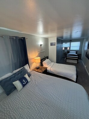 3 bedrooms, desk, iron/ironing board, free WiFi