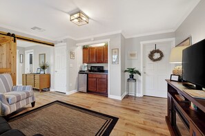 TV, fireplace, books - Cozy Studio Retreat one block from Downtown Noblesville, IN (Noblesville)