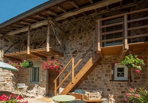 La Maison aux Pierres Levées