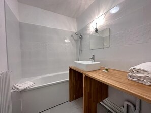 Handtücher, Seife, Toilettenpapier