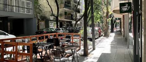 屋外ダイニングエリア