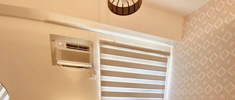 1 habitación, escritorio, tabla de planchar con plancha y wifi