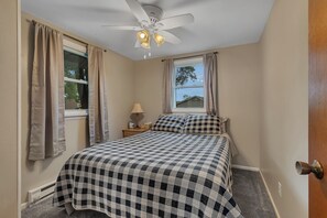 2 chambres, fer et planche à repasser, Wi-Fi gratuit, draps fournis