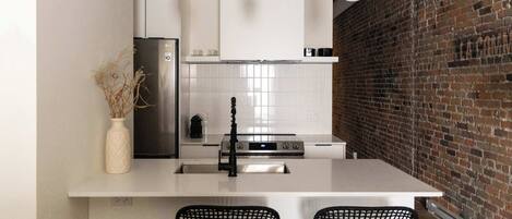 Fridge, microwave, oven, stovetop