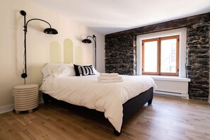 2 habitaciones, escritorio, tabla de planchar con plancha y wifi 