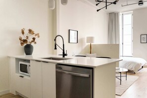 Desk, WiFi, bed sheets - Maison Place Jacques-Cartier  Loft (Montréal)