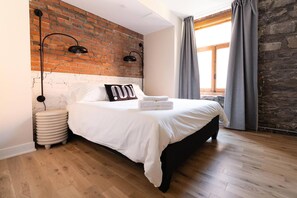 2 soverom, skrivebord, strykejern/-brett og wi-fi