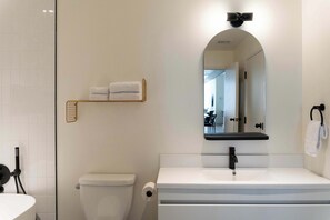 Shower, hair dryer, towels, shampoo