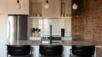 Fridge, microwave, oven, stovetop