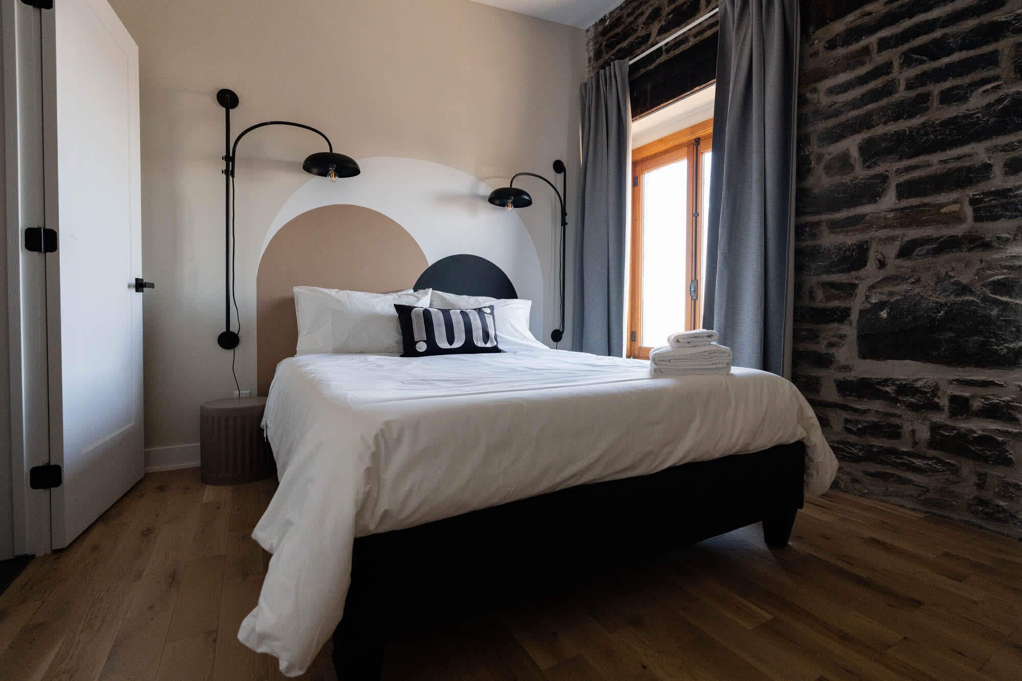 1 bedroom, desk, iron/ironing board, WiFi