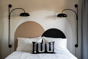 1 habitación, escritorio, tabla de planchar con plancha y wifi 