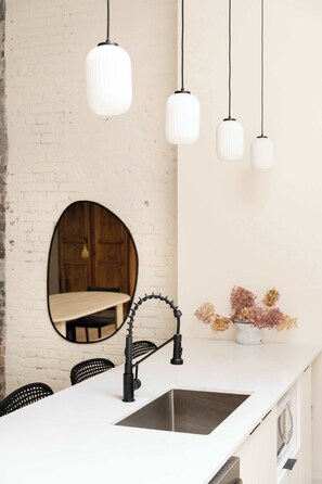 Dining - Maison Place Jacques-Cartier - Suite 1 bedroom (Montréal)