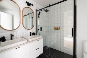 Shower, hair dryer, towels