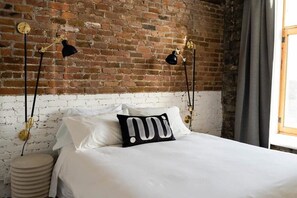 1 bedroom, desk, iron/ironing board, WiFi
