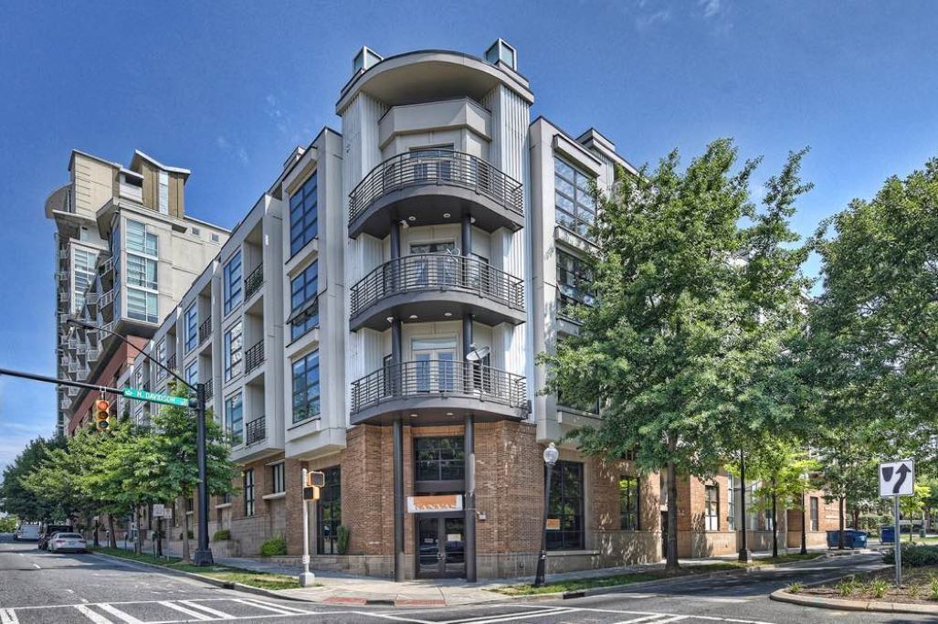 Uptown Charlotte Condo ~ 5 Star Location ~ Parking