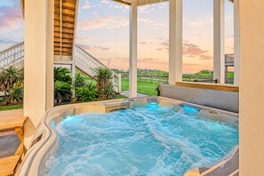 Bañera de hidromasaje al aire libre